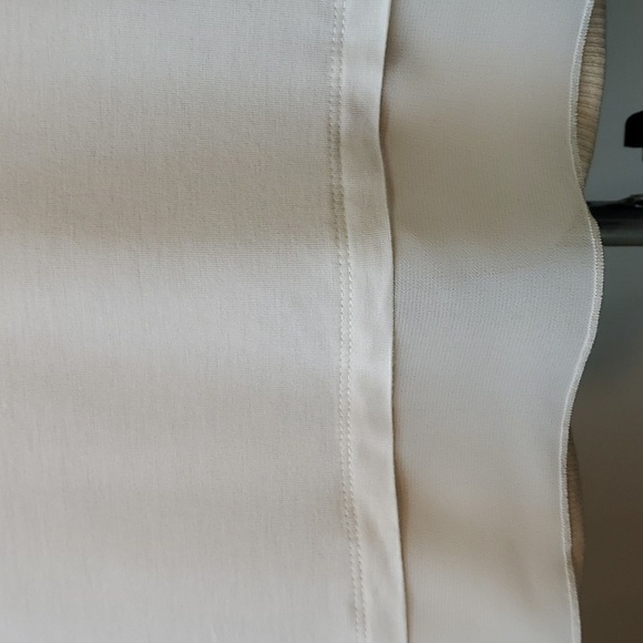 Nine west tunic cream color top. Short sleeves size medium. Chiffon at hem. - Picture 4 of 7